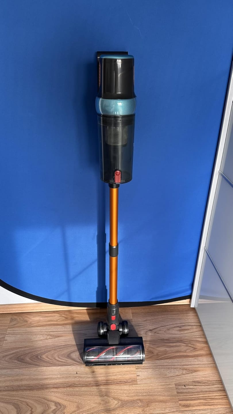 Customer photo review of Ultra-starker Akku-Staubsauger mit automatischer Stauberkennung / Bis zu 60 Minuten Laufzeit / Beutelloser Staubsauger für Teppiche, Hartböden & Tierhaare 600 W