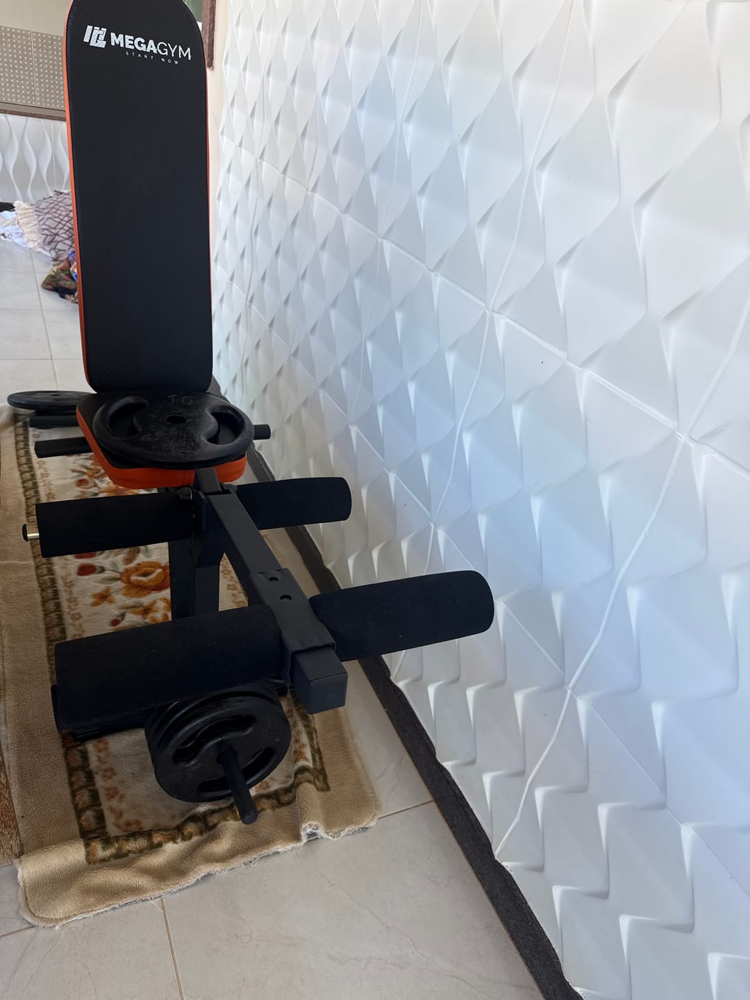 Customer photo review of Banco Supino Regulável Com Cadeira Extensora E Mesa Flexora Ajustáveis