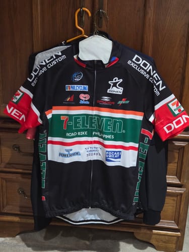Customer photo review of 7-ELEVEN black Retro Short Sleeve Cycling Jersey