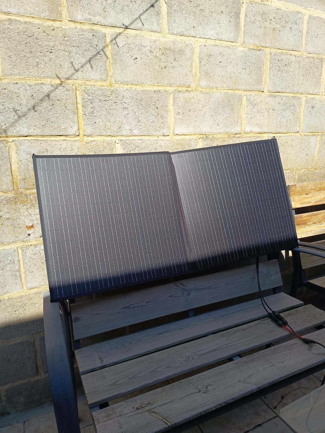 Customer photo review of 🎁 ALLPOWERS SP001 12V 21W Portable Foldable Solar Panel (100% off)