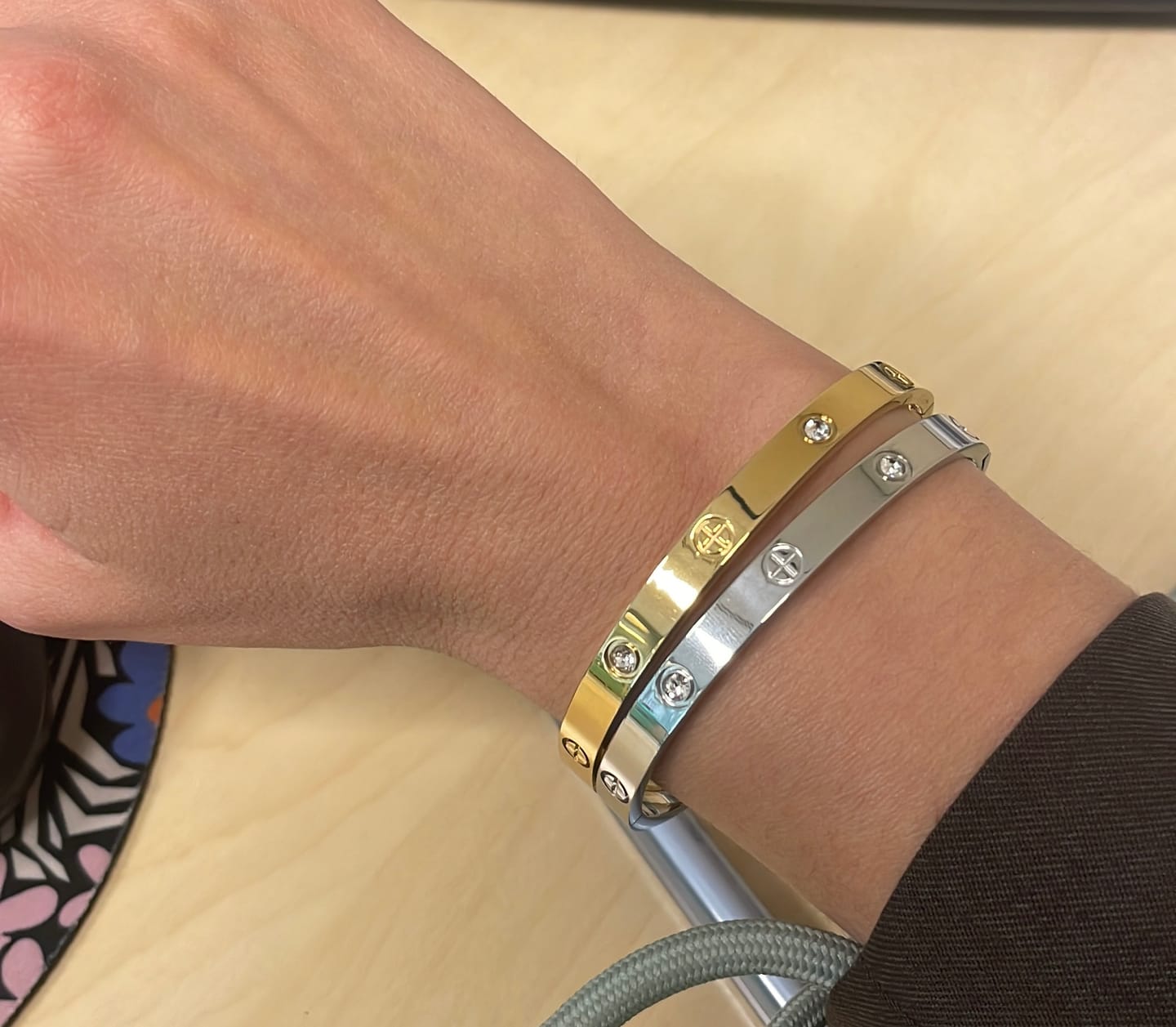 Customer photo review of Bracciale Rigido con Zirconi – Oro Giallo, Oro Rosa o Oro Bianco