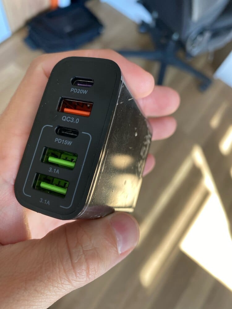 Customer photo review of Incarcator Retea, 65W, 5 Porturi, 3 x USB, 2 x Type-C, Negru