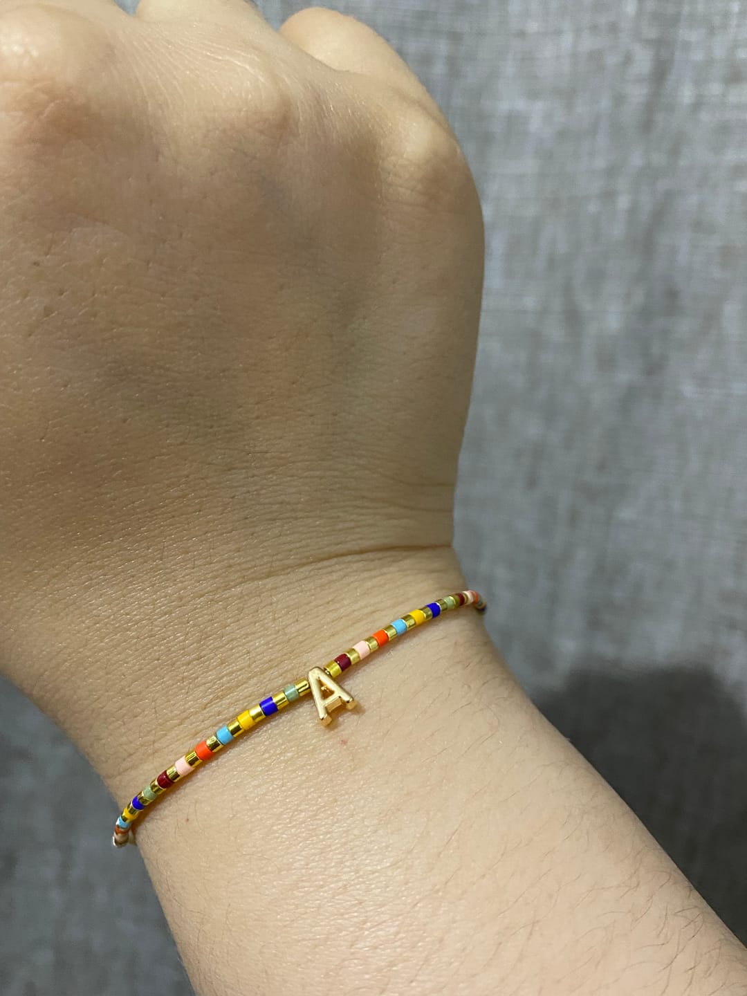 Customer photo review of Pulsera Chaquiras Rainbow Con Inicial