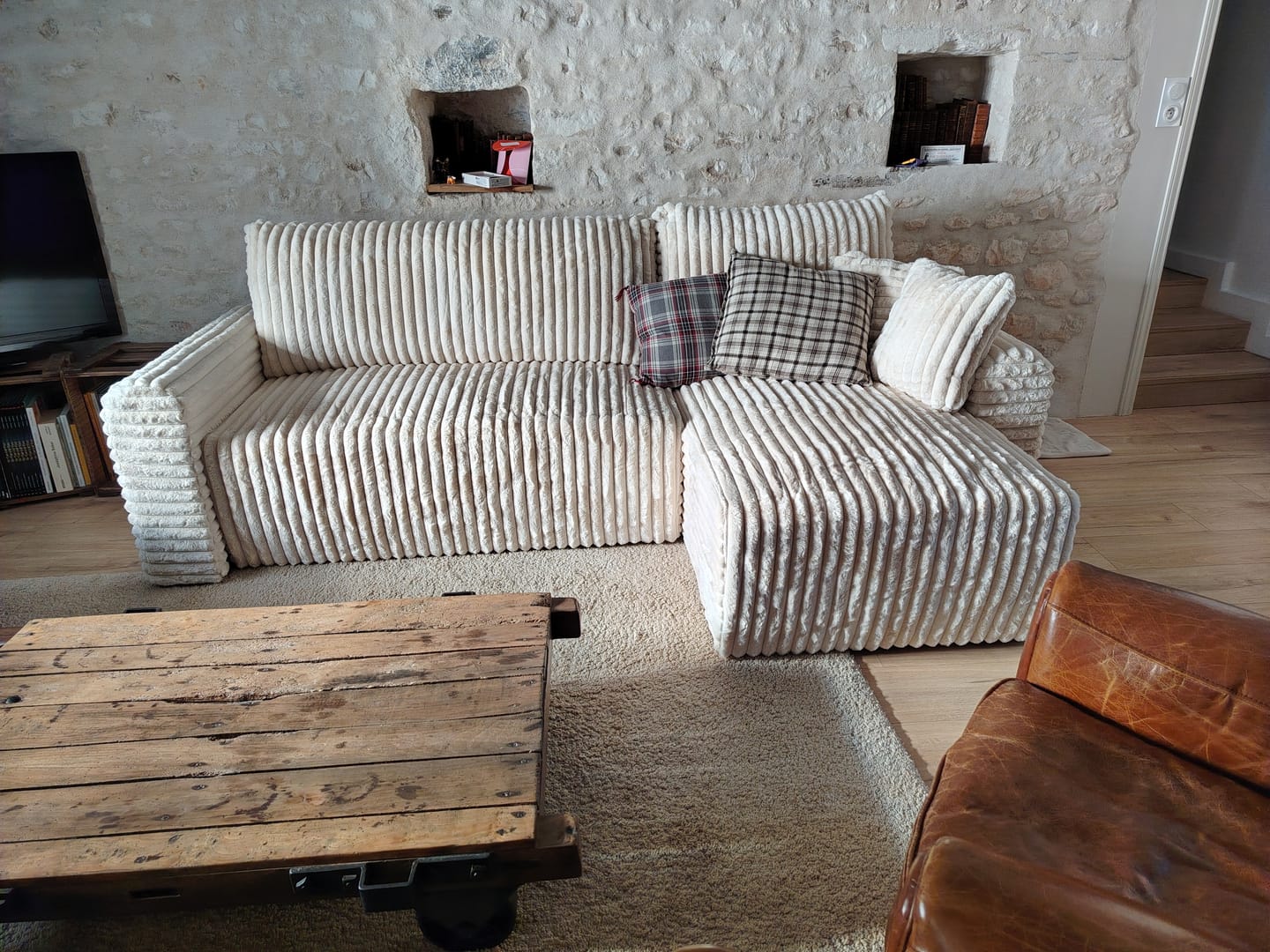 Customer photo review of Canapé d’angle convertible Marbeuf avec coffre – Velours côtelé ou bouclette
