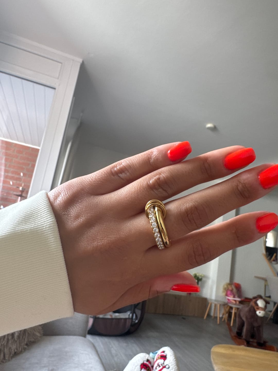 Customer photo review of Pave Infinity Flow Ring 18K Vergoldet