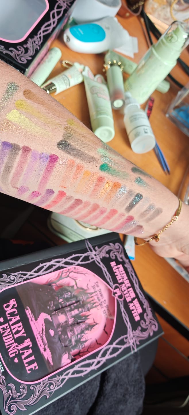 Klantfotorecensie van P.Louise Scary Tale Ending Halloween Palette