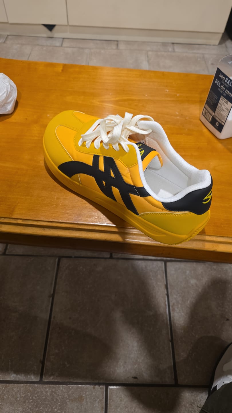 Customer photo review of Sedge - Wide Toe Sneakers
