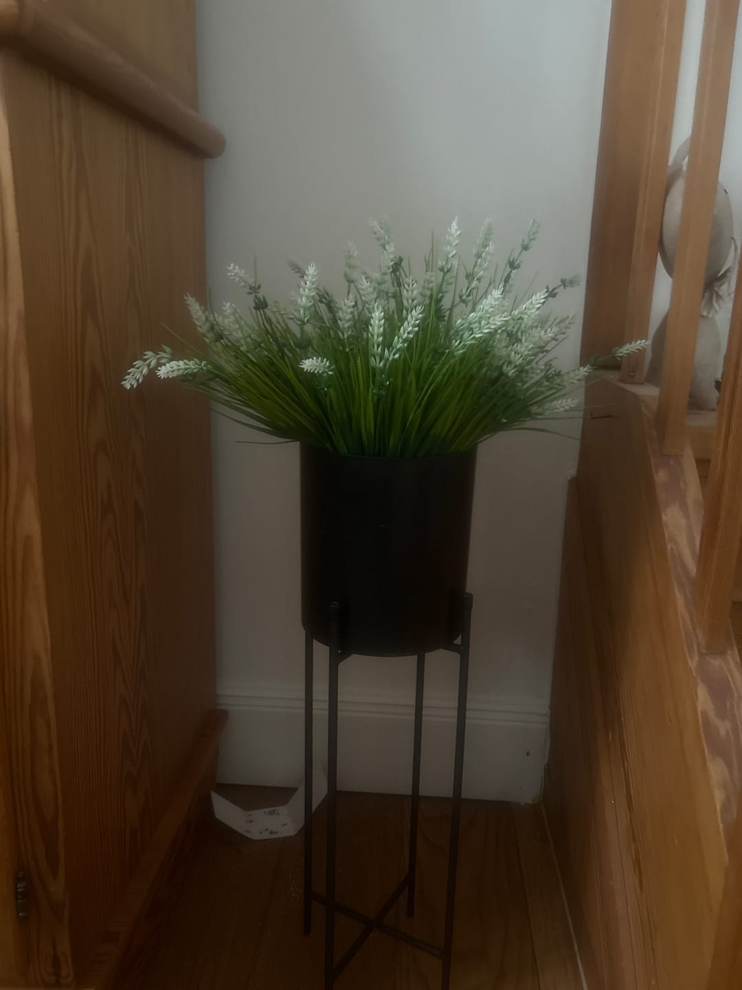 Customer photo review of 12 Bündel 35cm Kunstblumen wie Echt Künstliche Blumen Lavendel Outdoor Wetterfest Balkonpflanzen Frühling Plastikblumen Blumenstrauß für Draußen Balkonkasten Balkon Garten Deko