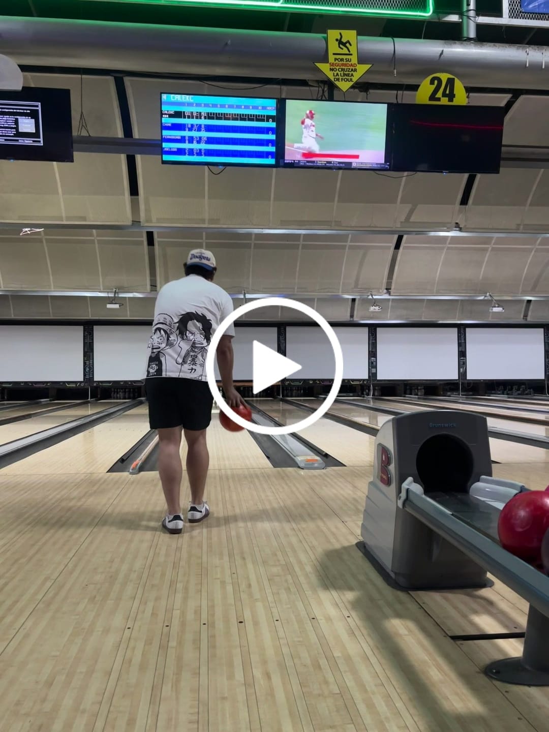 Customer video review of Ace & Luffy Oversize Tee