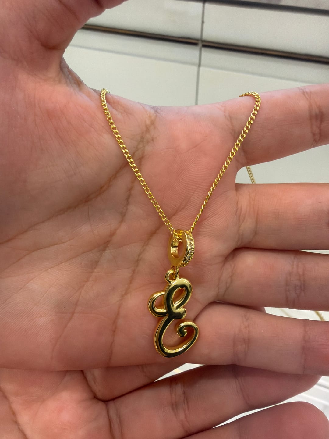 Customer photo review of Personaliza Tu Collar Con Inicial Mini Bubble Plateado