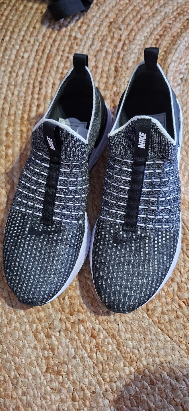 Customer photo review of Nike React Phantom Run Flyknit 2 Black/White Men's