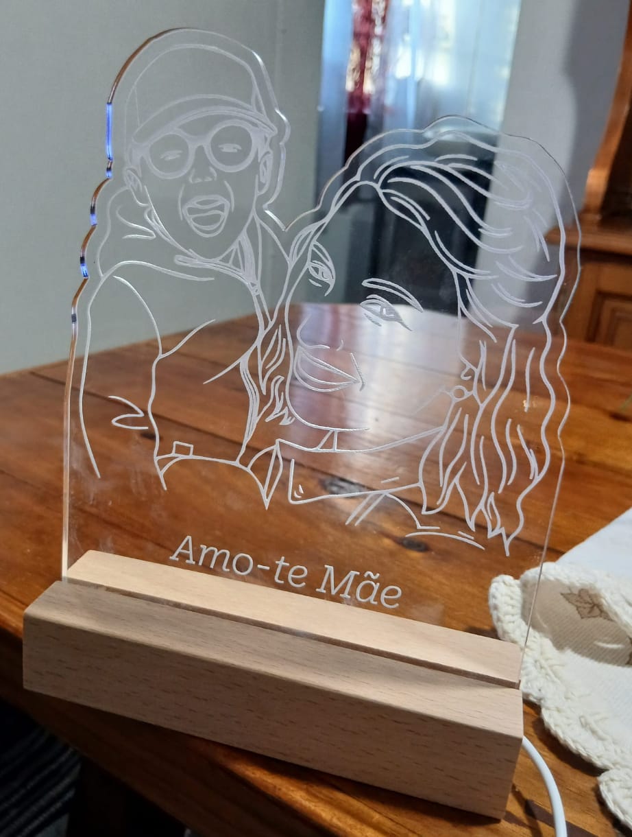 Customer photo review of Placa Personalizada em Acrílico com base LED - Traço Fino