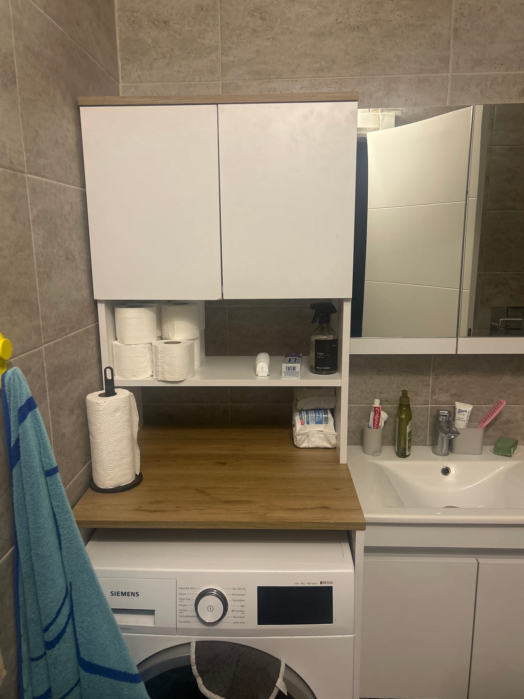 Customer photo review of Rani KD101 Çamaşır Makinesi Dolabı 3 Raflı Kapaklı Banyo Dolabı Beyaz - Sepet Ceviz