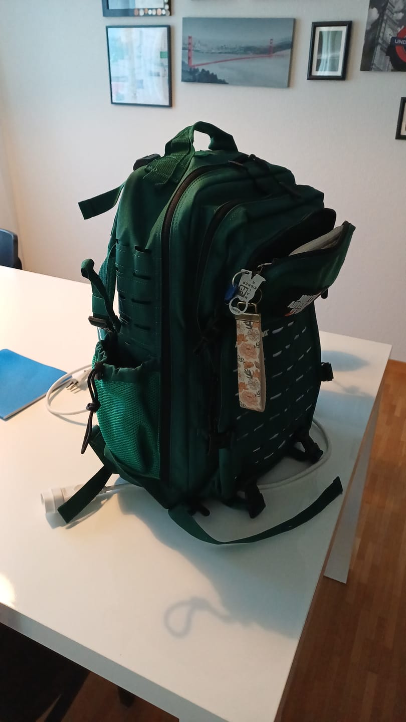 Customer photo review of Mochila Táctica V2 45L All In Dust Green