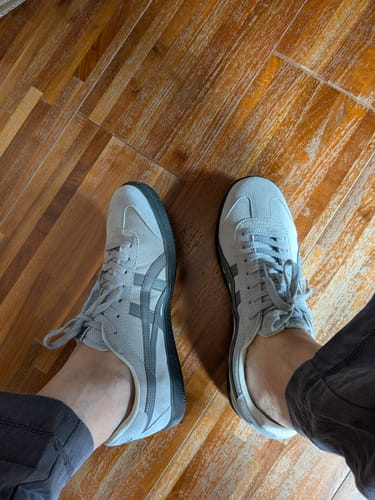 Customer photo review of 鬼塚虎 Onitsuka Tiger Tokuten Grey 1183C431-020
