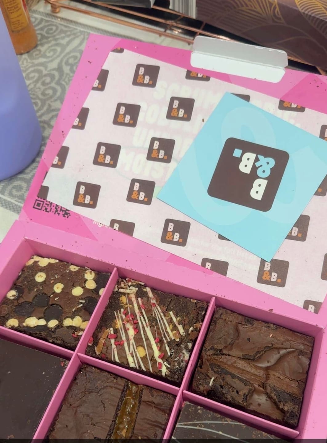 Customer photo review of Classic 6 Brownie Box