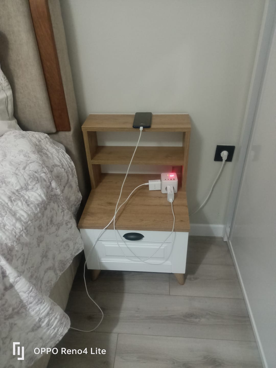 Customer photo review of Rani BD105 Komodin 2 Raflı Membran Çekmeceli Komodin Sepet Ceviz - Beyaz