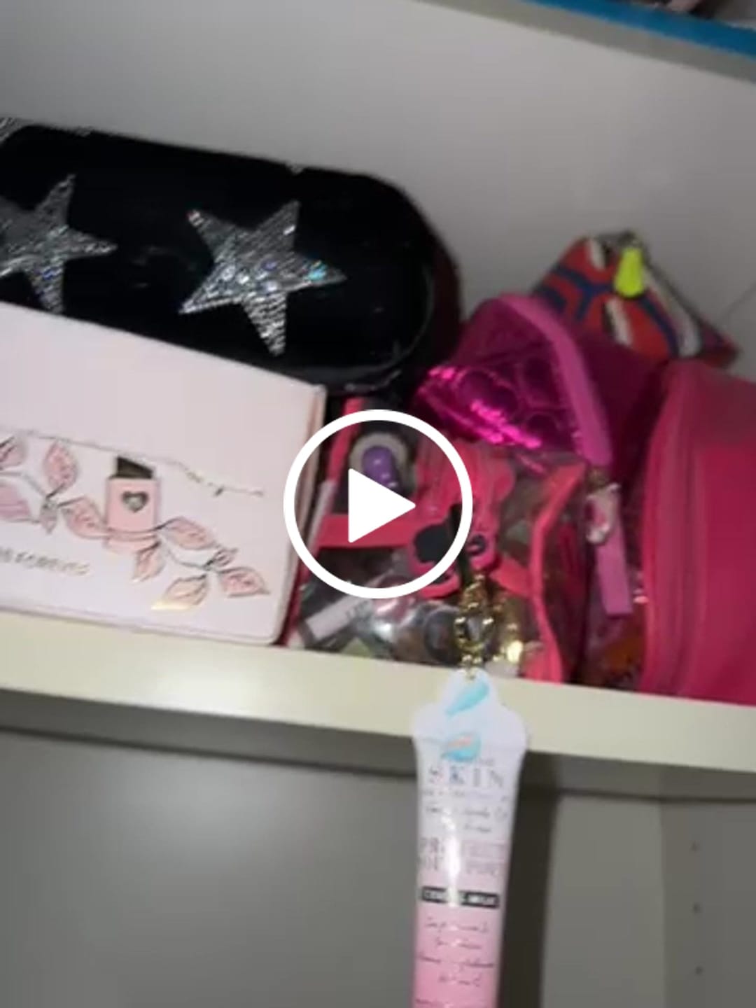 Vásárlói videóértékelés a P.Louise Protect Your Pout kulcstartós ajakápolóról