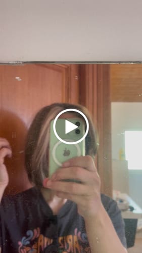 Customer video review of JBEXTENSION KHLOE MONO Monofilament Handmade Wig 6X5 Full Monofilament Hand Tied Top Wig 12 Inches Bob Cut Hazelnut Blonde Highlight Mono Lace Handmade Futura Fiber Wig With Anti-slip Silicone Strips Glueless Wig KHLOE MONO【BENDY EAR TABS】