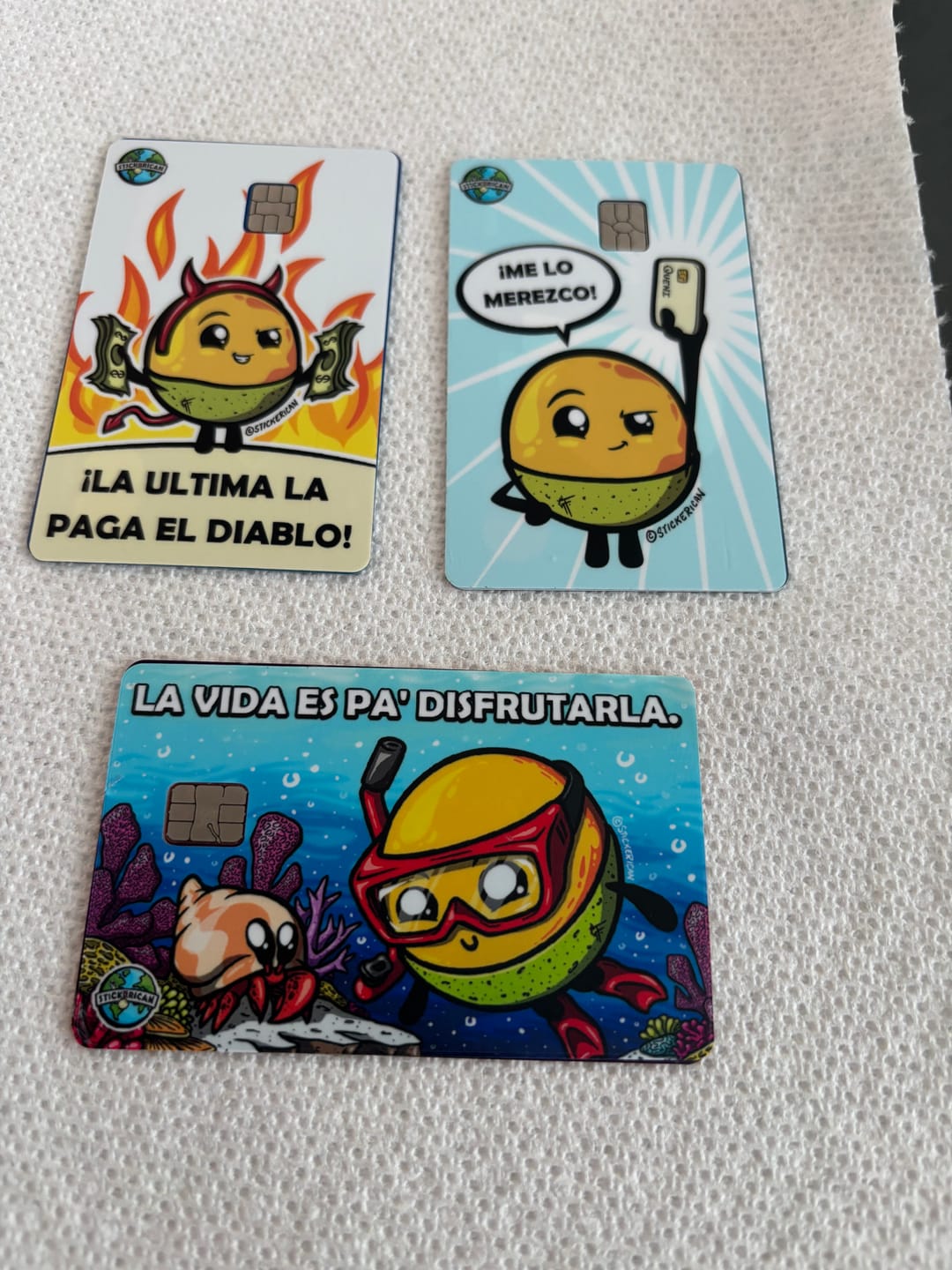Customer photo review of Solo Se Vive Una Vez - Sticker para Tarjeta de Crédito