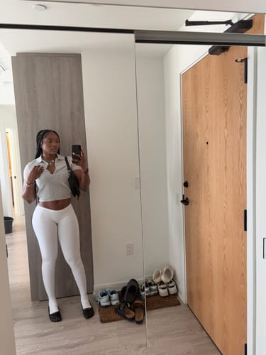 Reviewer in a mirror selfie wearing the white Seamless LowRise Leggings.