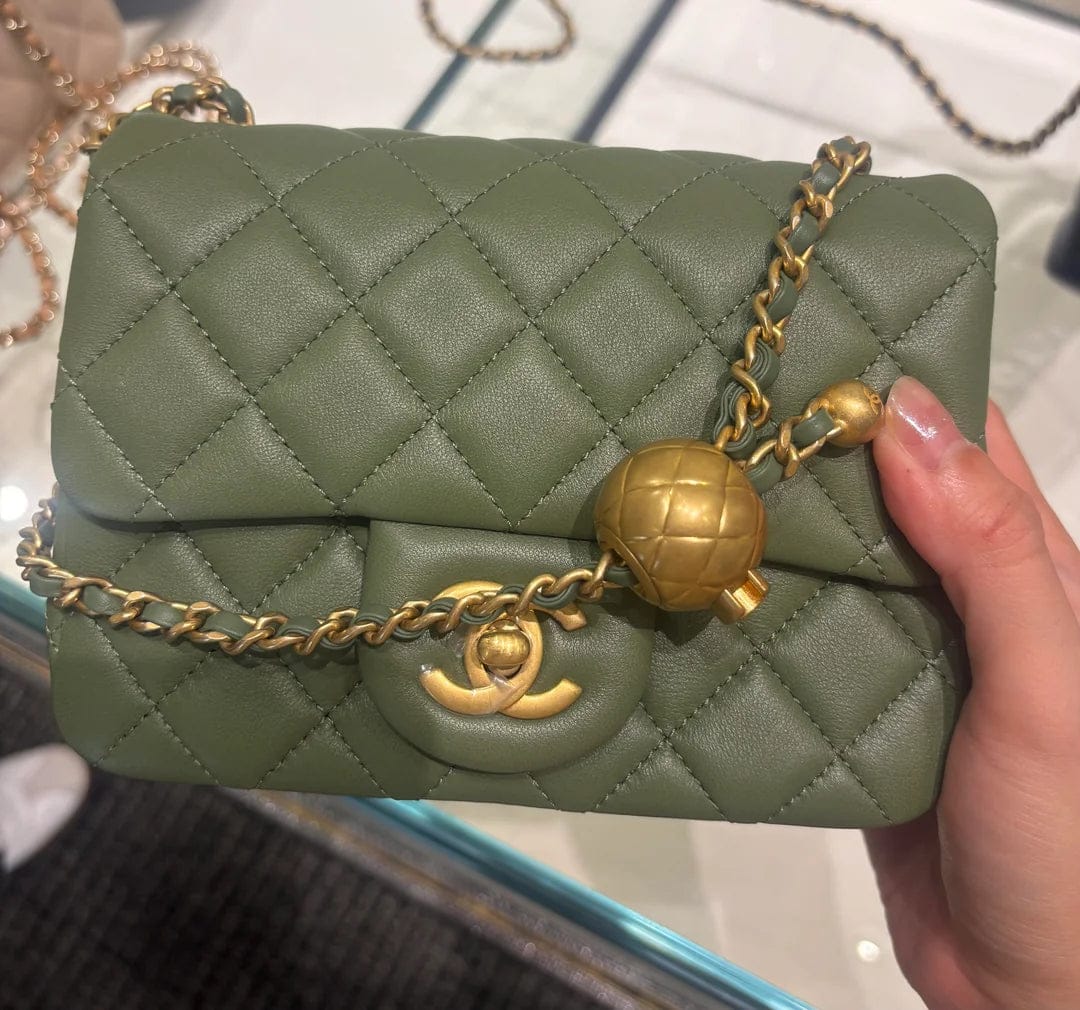 Customer photo review of Chanel 25 Pearl Crush Square Flap Bag 17cm Dark Green Lambskin 323088