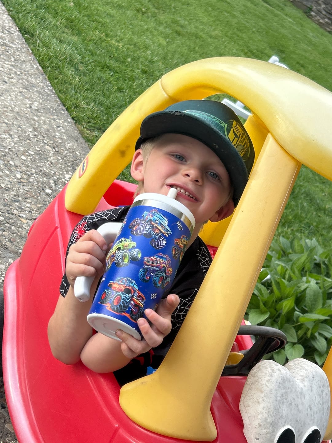 Customer photo review of Monster Truck 4  Spill Proof Kids CREWCUP 20oz