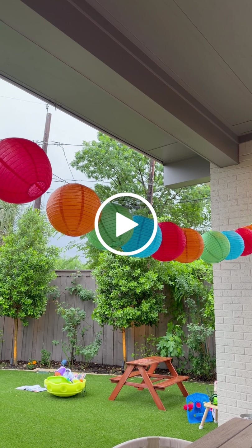 Customer video review of 10" Persimmon Orange Round Paper Lantern, Even Ribbing, Chinese Hanging Wedding & Party Decoration