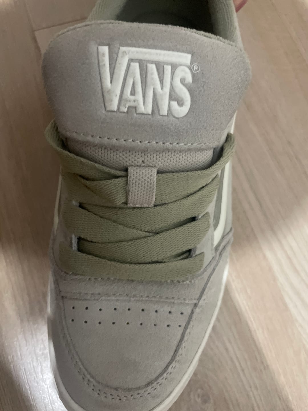 Customer photo review of Zapatillas Vans Hylane Mujer Gris