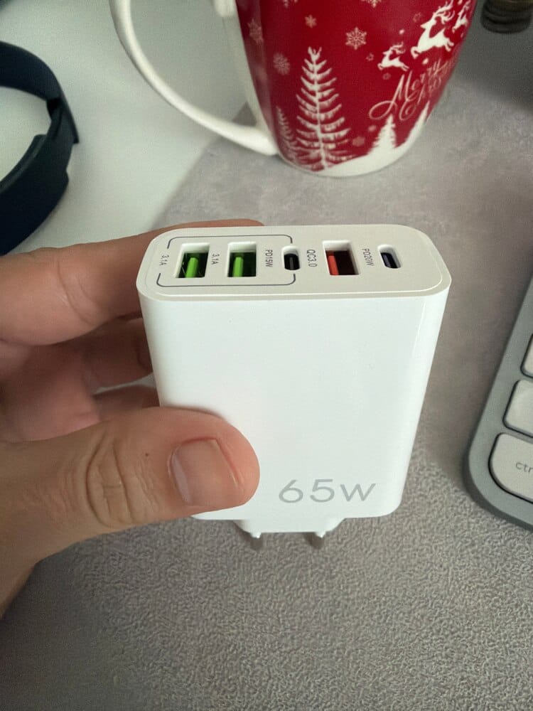 Customer photo review of Incarcator Retea, 65W, 5 Porturi, 3 x USB, 2 x Type-C, Alb