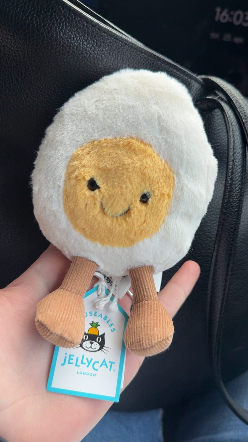 Customer photo review of Jellycat | Amuseables Happy Boiled Egg | Hvit/Gul | ca. 14 cm