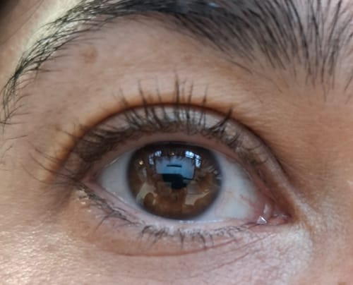 Customer photo review of KosmaLash® | Sérum Crecimiento & Anticaída