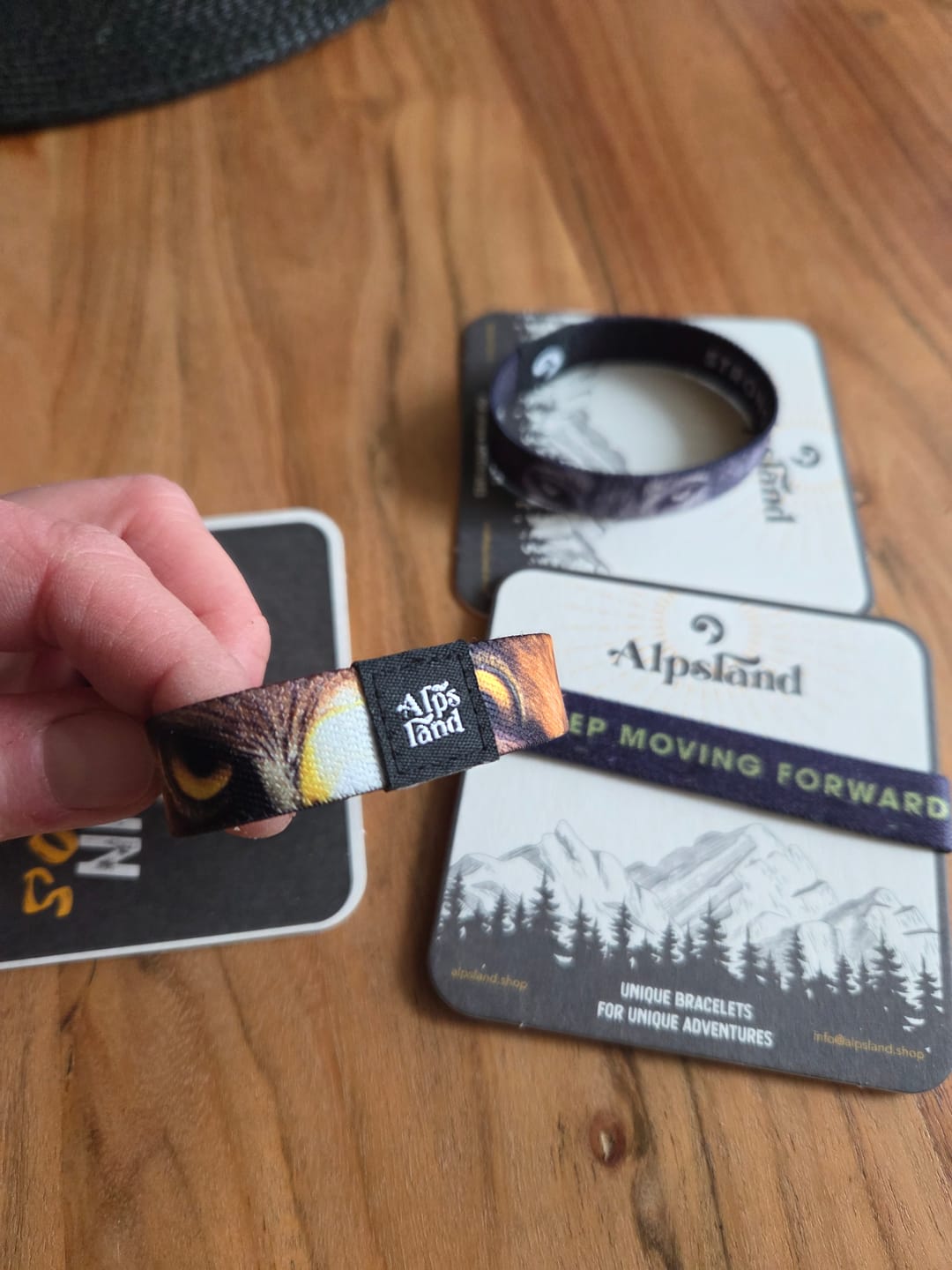 Customer photo review of Winners Never Quit - Elastisches Armband