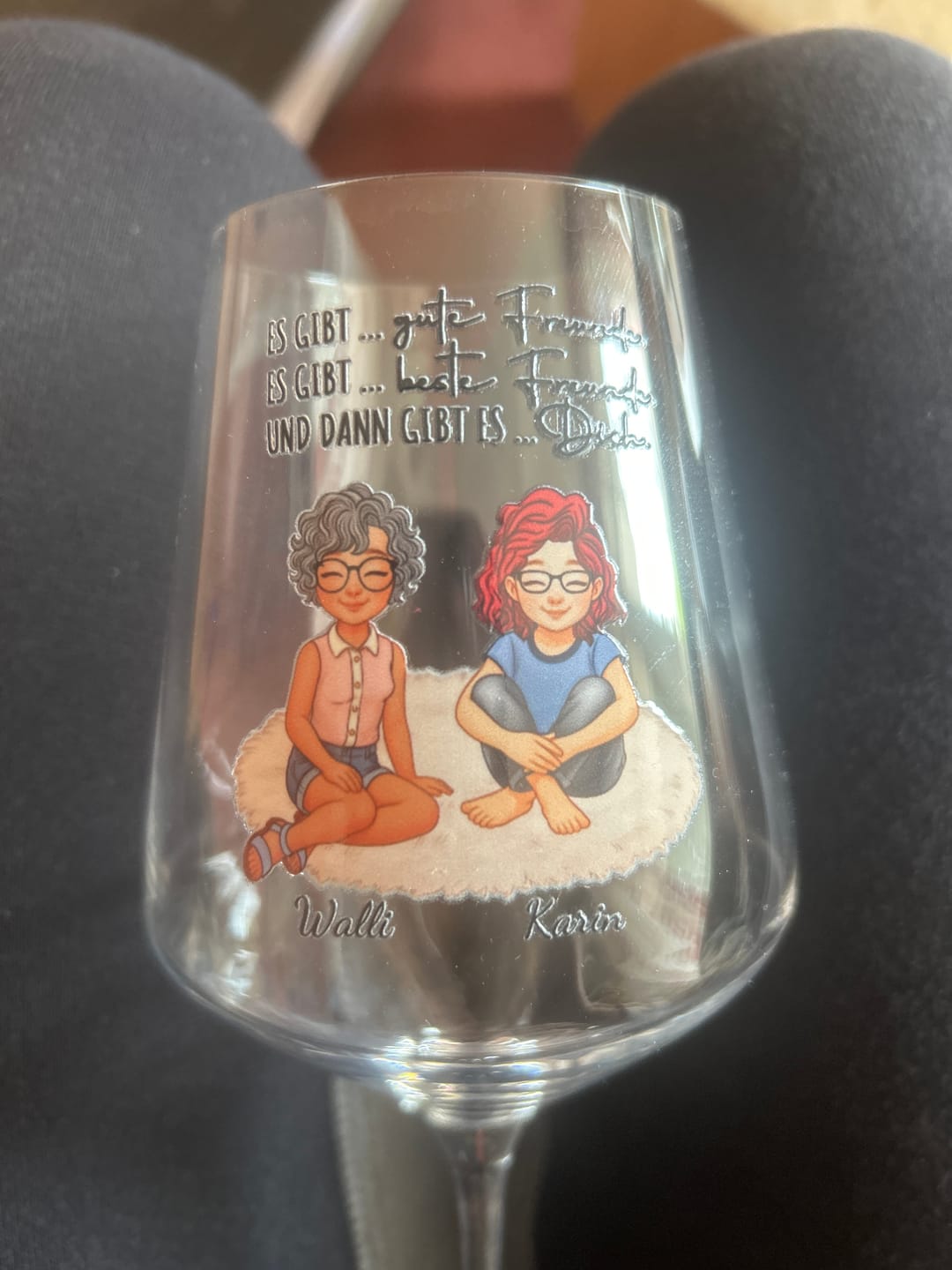 Customer photo review of Auf uns - Personalisiertes Weinglas für beste Freundinnen