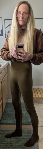 Reviewer shows the front view of the high-waisted, coffee-colored 3D Anti-Cellulite Leggings.