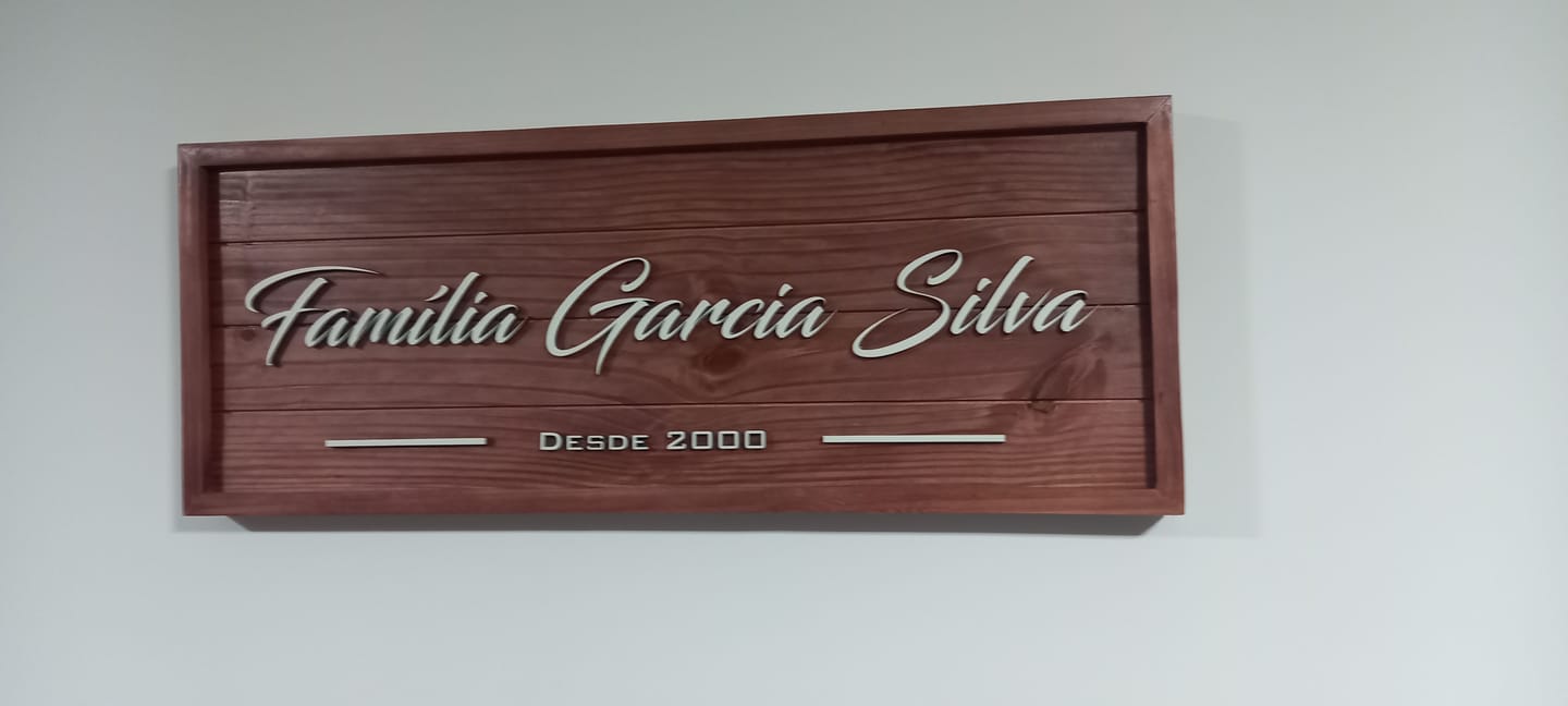 Customer photo review of Placa Sobrenome com Moldura