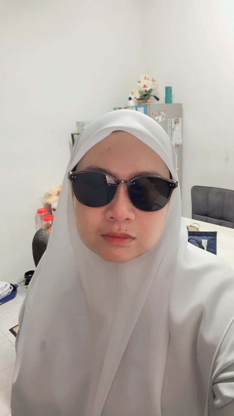 Customer photo review of Owen Square Framed Sunglasses