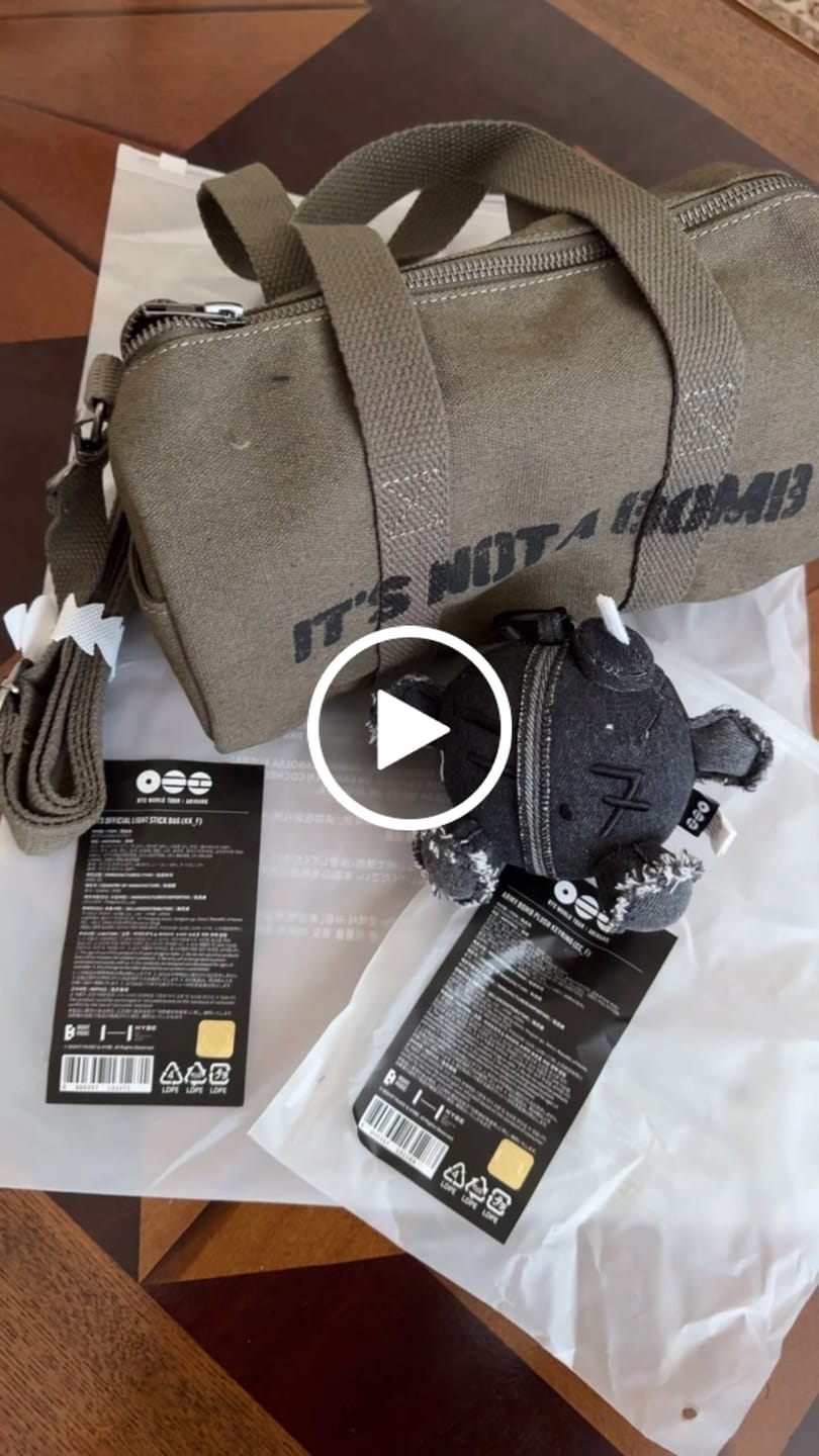 Customer video review of BTS - ARIRANG WORLD TOUR OFFICIAL MD ARMY BOMB PLUSH KEYRING