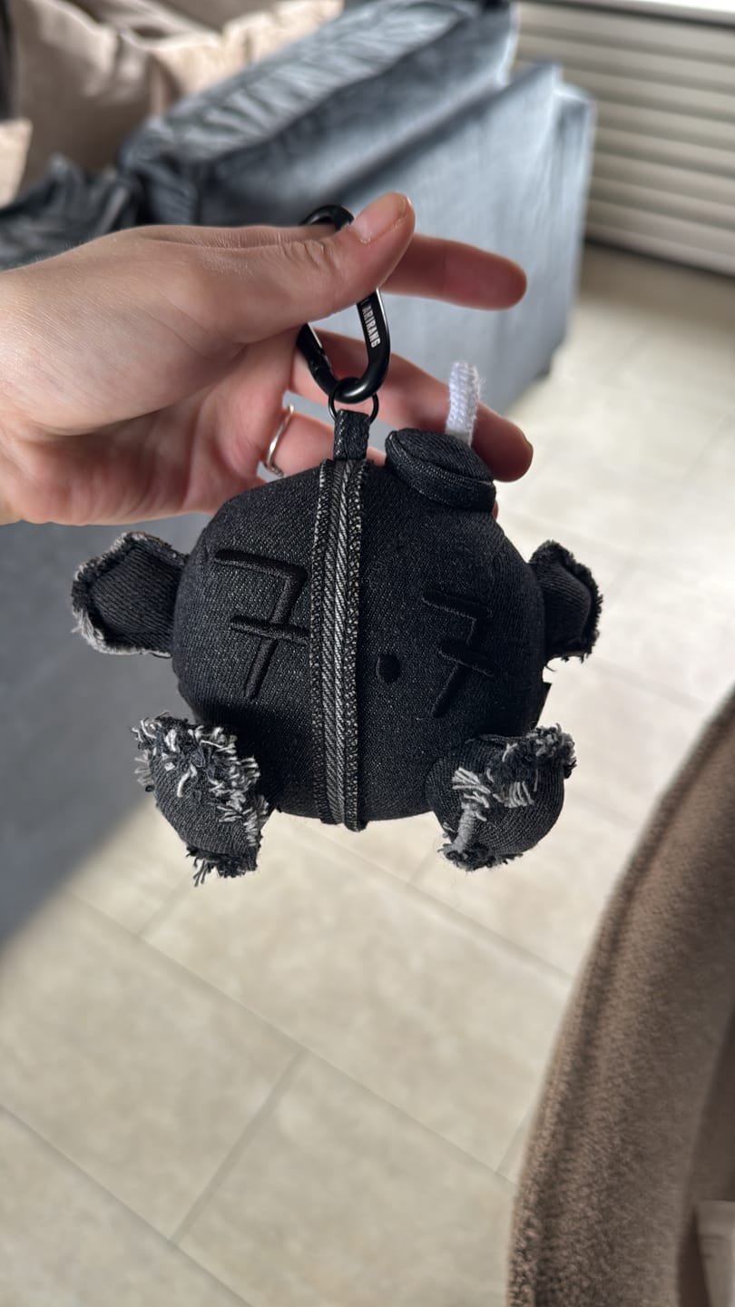 Customer photo review of BTS - ARIRANG WORLD TOUR OFFICIAL MD ARMY BOMB PLUSH KEYRING