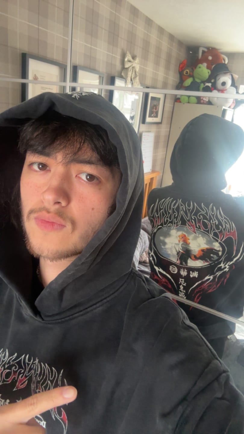 Customer photo review of 5068 - Demon Slayer: Kimetsu no Yaiba - Hoodies