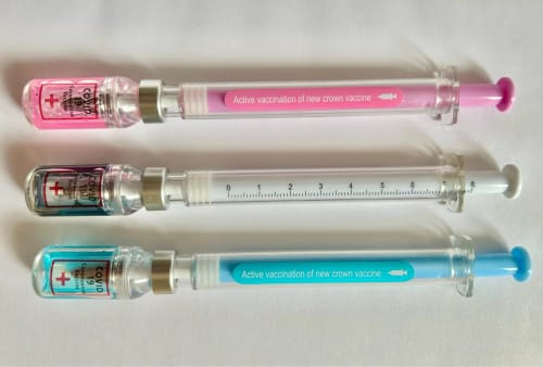 Customer photo review of Syringe Shape Gel Pens – Fun Design with Smooth Writing