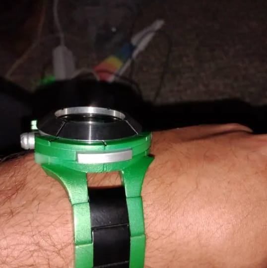 Customer photo review of Ben 10: Ultimate Alien -The Ultimatrix Wearable Replica (Touch Sensing)