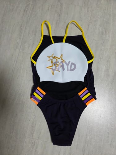 Customer photo review of LENNOX ONE PIECE - Acai|Daffodil