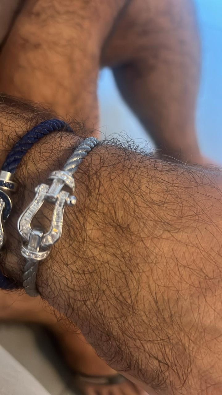 Customer photo review of צמיד יוקרתי עם רצועת ‏מתכת כסופה ואבזם כסוף משובץ קריסטלים נוצצים