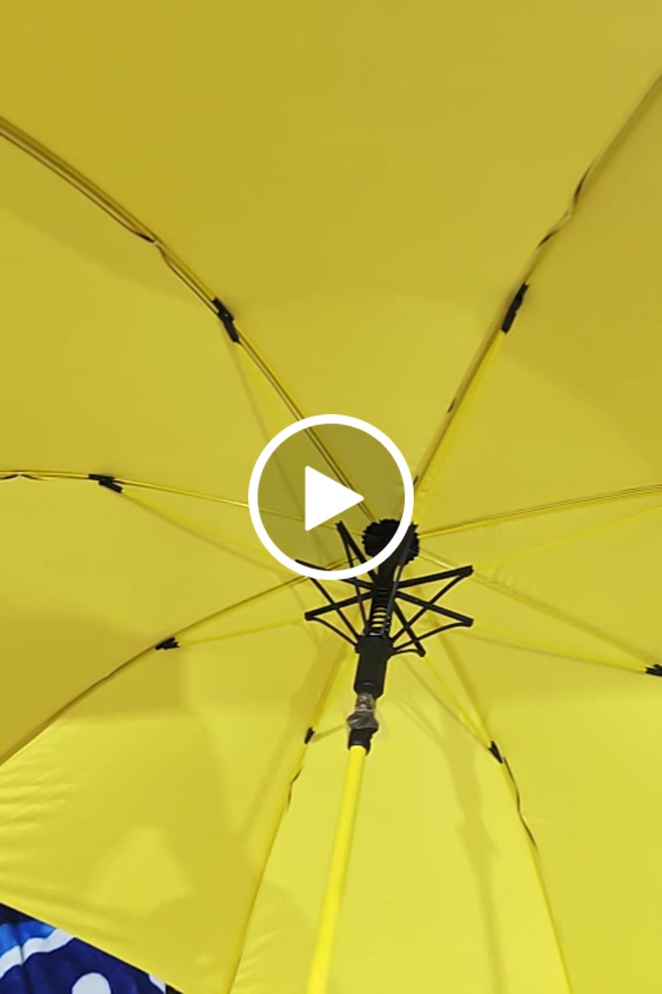 Customer video review of UV Protected Umbrella with Torch - Unbreakable | Windproof | Waterproof