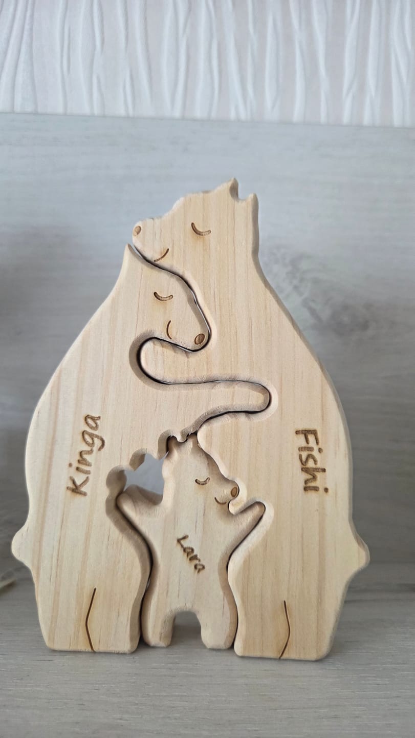 Customer photo review of Szívből Faragva ™ - Fa Maci Család Név Gravírozással