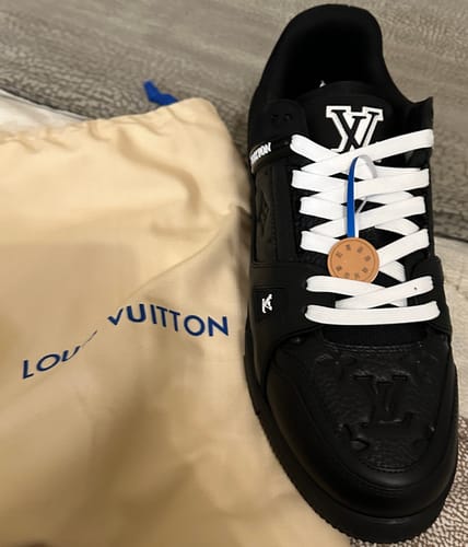 Recensione con foto di un cliente su Sneakers LV Trainer Nera