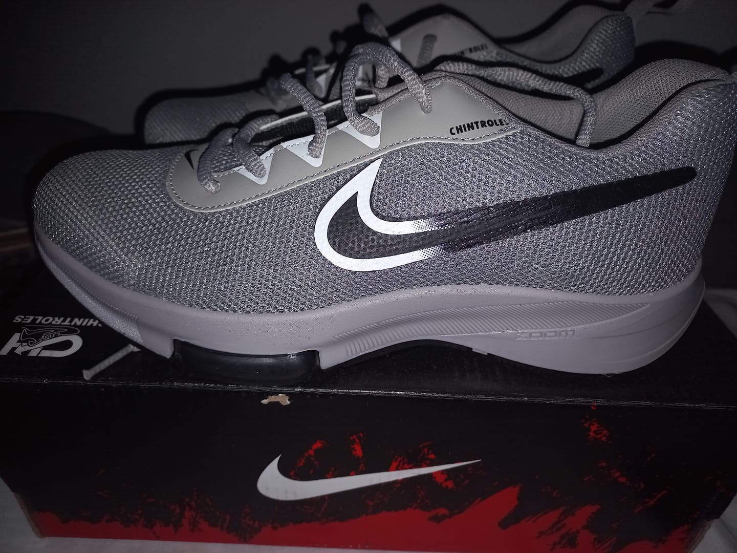 Customer photo review of Tenis 025 Plata Blanco Negro