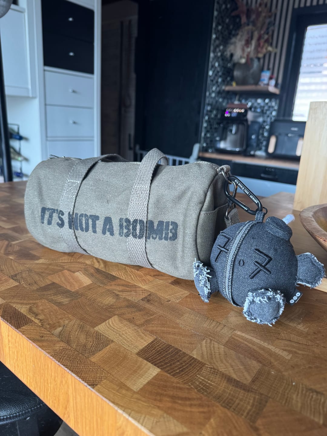 Customer photo review of BTS - ARIRANG WORLD TOUR OFFICIAL MD OFFICIAL LIGHT STICK BAG