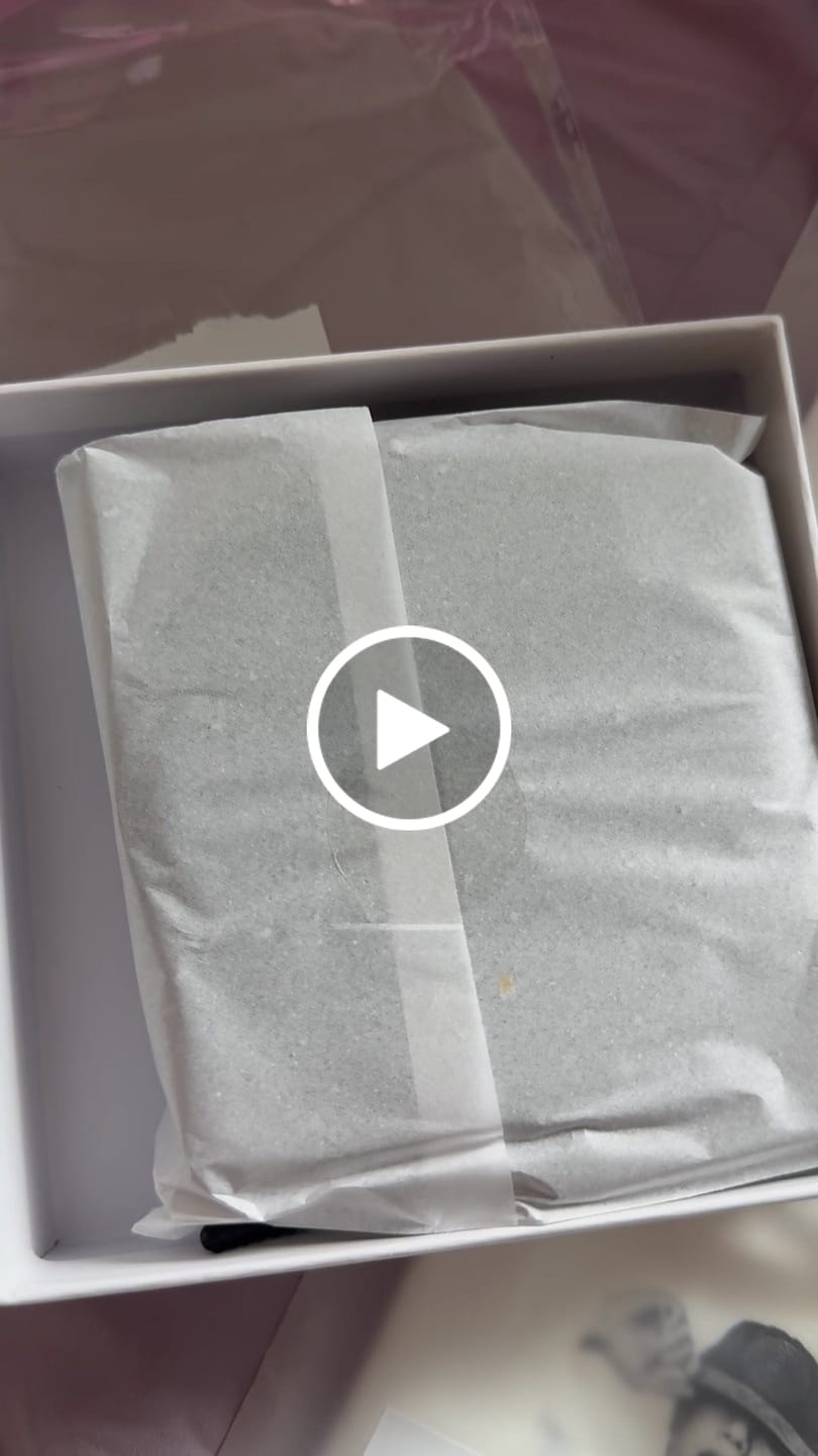 Customer video review of BTS - BTS X MU:DS ARIRANG COLLABORATION OFFICIAL MD CARD HOLDER (BLACK)